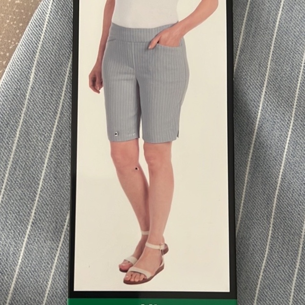 NWT (HILARY RADLEY) ladies stretch shorts, size XL in light blue combo